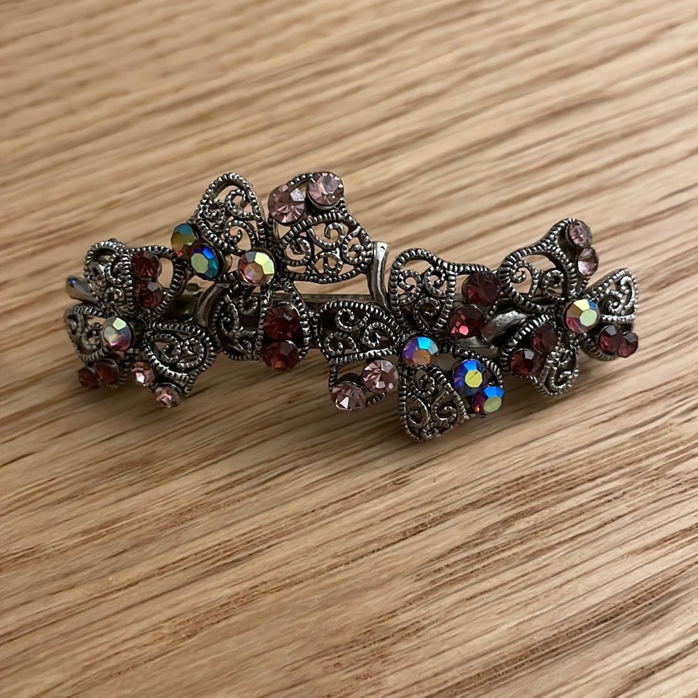 Hair clip.